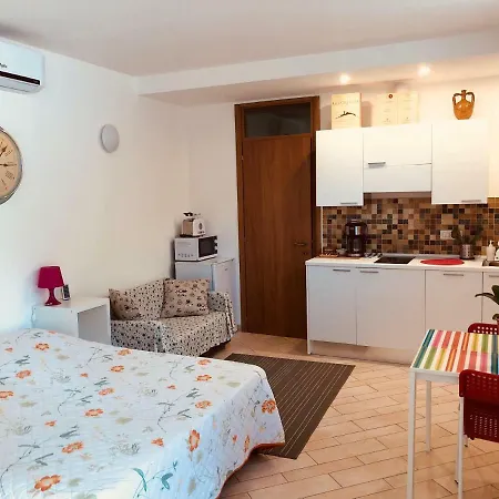 La Dolce Vita Studio With Free Private Parking Siena Exterior photo